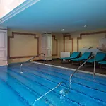 2b Luxury In Area New Golden Mile