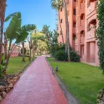 2b Luxury In Area New Golden Mile Appartement