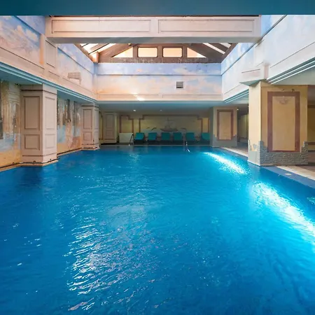 2b Luxury With & Pool Area Estepona