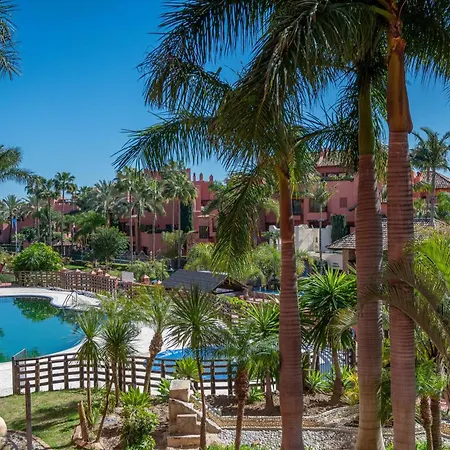 2b Luxury With & Pool Area Apartment Estepona
