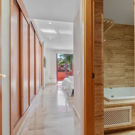 Apartment 2b Luxury With & Pool Area