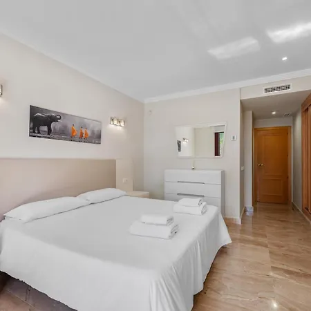 2b Luxury With & Pool Area Apartment *