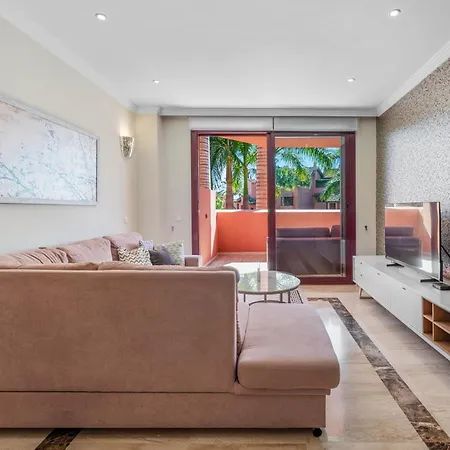 2b Luxury With & Pool Area Apartment *