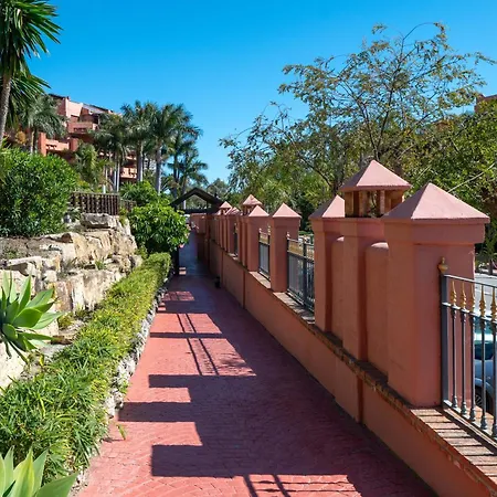 Apartment 2b Luxury With & Pool Area