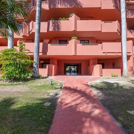 2b Luxury With & Pool Area Apartment Estepona