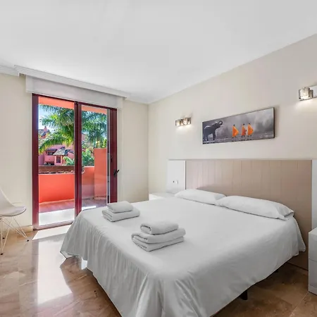 2b Luxury With & Pool Area * Estepona