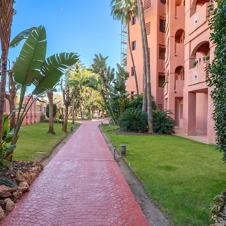 2b Luxury With & Pool Area Apartment