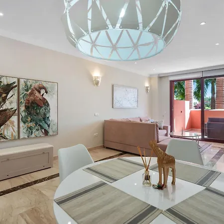 2b Luxury With & Pool Area Apartment Estepona