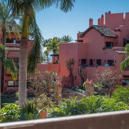 2b Luxury With & Pool Area