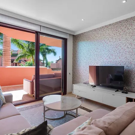 Apartment 2b Luxury With & Pool Area