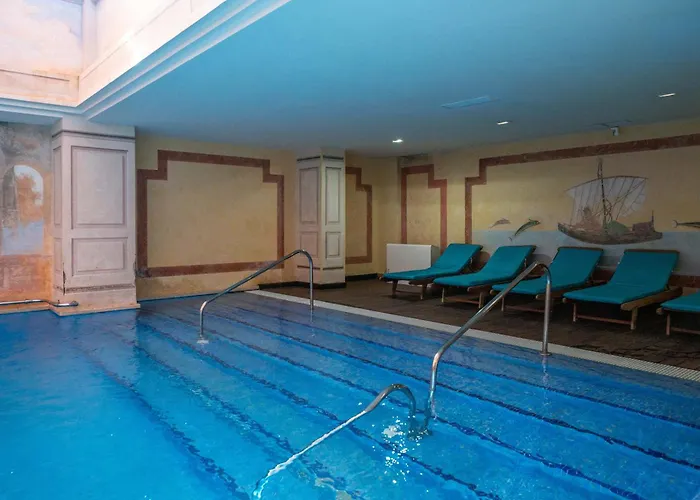 2b Luxury In Area New Golden Mile