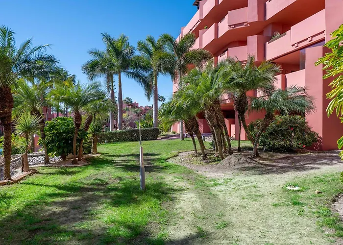 2b Luxury In Area New Golden Mile * Estepona